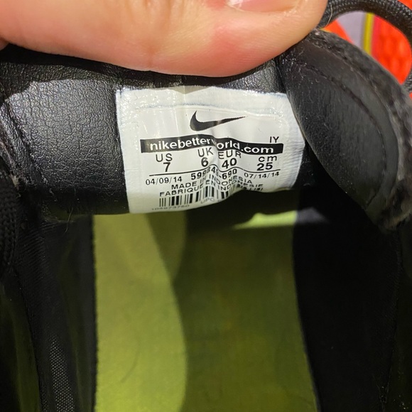 Sold* Nike sneakers - Picture 5 of 5